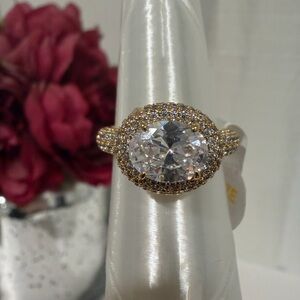 Gorgeous! Halo Ring size 7 GOLD PLATED -DIAMOND CZ